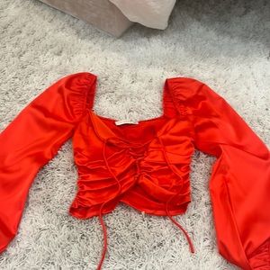 Silky red O.VInca going out top.